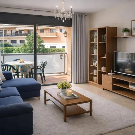 Daire Apartamento Santa Cristina & Bright 2Br With Balcony, Pool & Garden View- Fenals