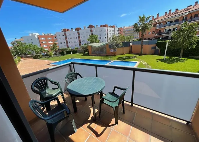 アパート Bright & Spacious 2Br In Fenals With Pool View